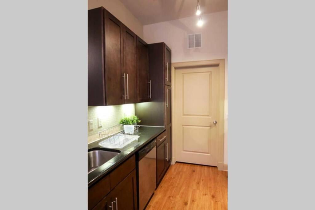 Apartment Discounted Oasis W/ Pool View In The Med Center By Nrg