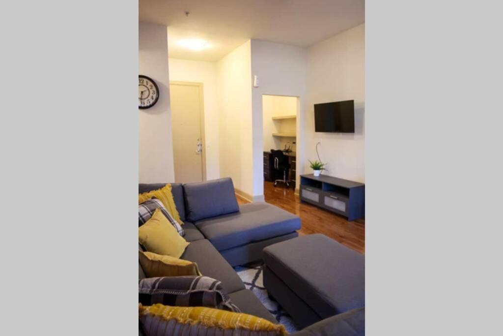 Discounted Oasis W/ Pool View In The Med Center By Nrg Apartment Houston