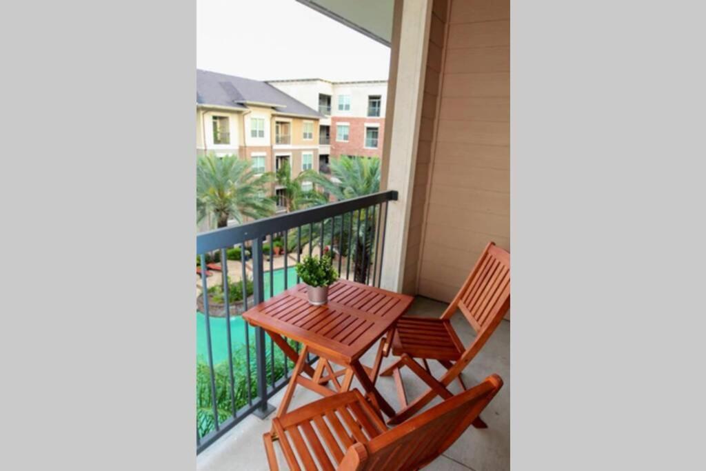 Discounted Oasis W/ Pool View In The Med Center By Nrg * Houston