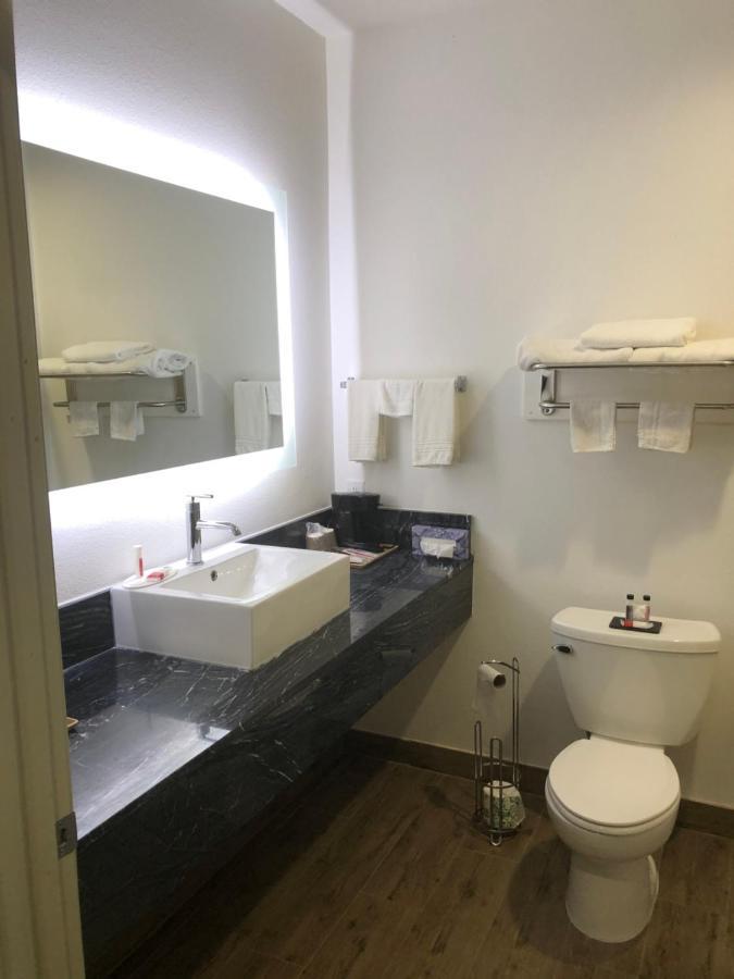 Baymont By Wyndham Kingwood 2*