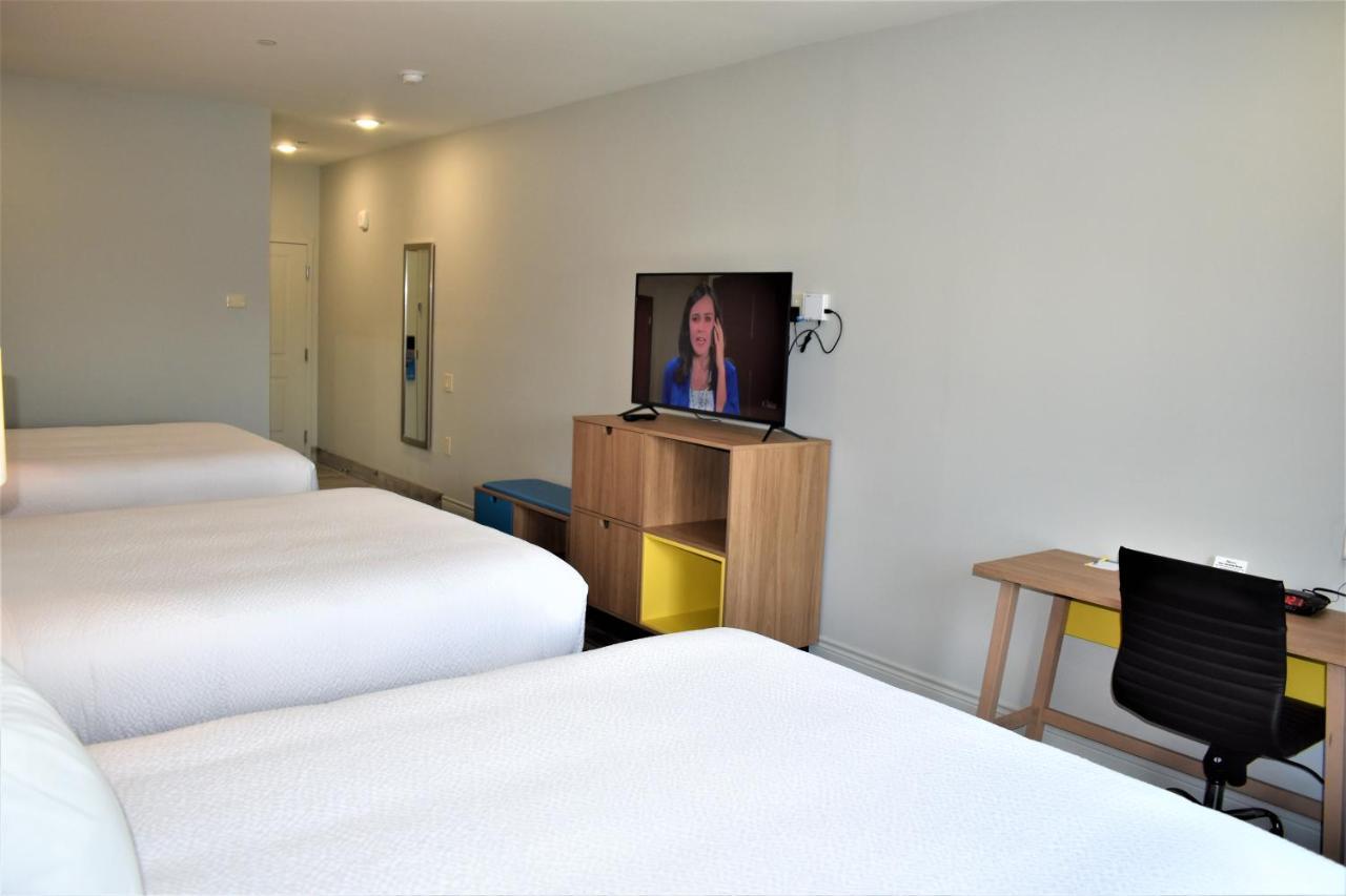 Days & By Wyndham Downtown/university Of 3*