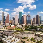 3 Bedroom Home 5-7Min From Downtown Houston