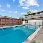 Spacious Galleria Apartment With Free Park