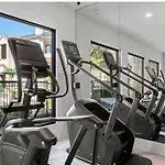Vibrant Oasis In The Heart Of Midtown & Downtown