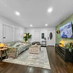 Casa Hosum - 7 Mins Downtown Sleeps 9 King Bed Fenced Yard