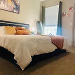 Vibrant Oasis In The Heart Of Midtown & Downtown