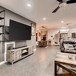 Private Downtown Oasis Home Hot Tub & Fire Pit