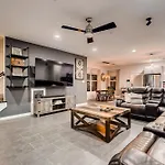 Private Downtown Oasis Home Hot Tub & Fire Pit