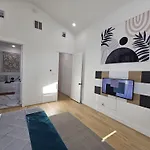 Ultimate Downtown Escape - 3Br/2.5Ba Sleeps 7