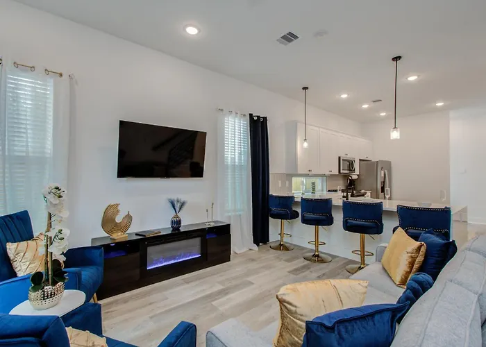 Urban Luxe Getaway 4 Mins To Dt Newly Built Home