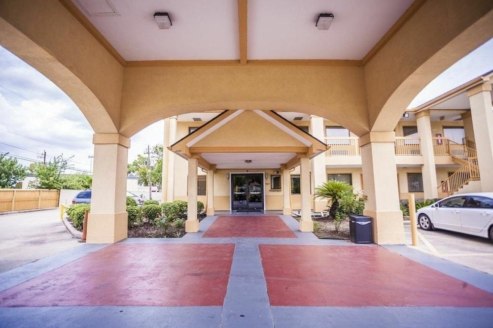 Best Western Hobby Airport Hotel 3*