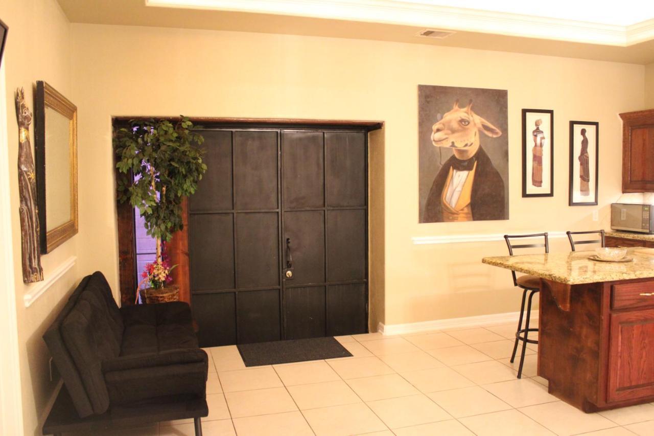 Mcgowen Street Airbnb With Laundry Room *