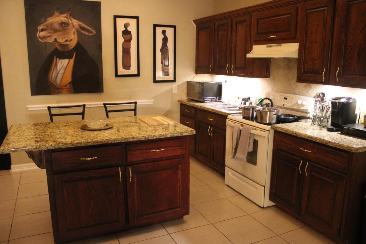 Mcgowen Street Airbnb With Laundry Room Bed & Breakfast *