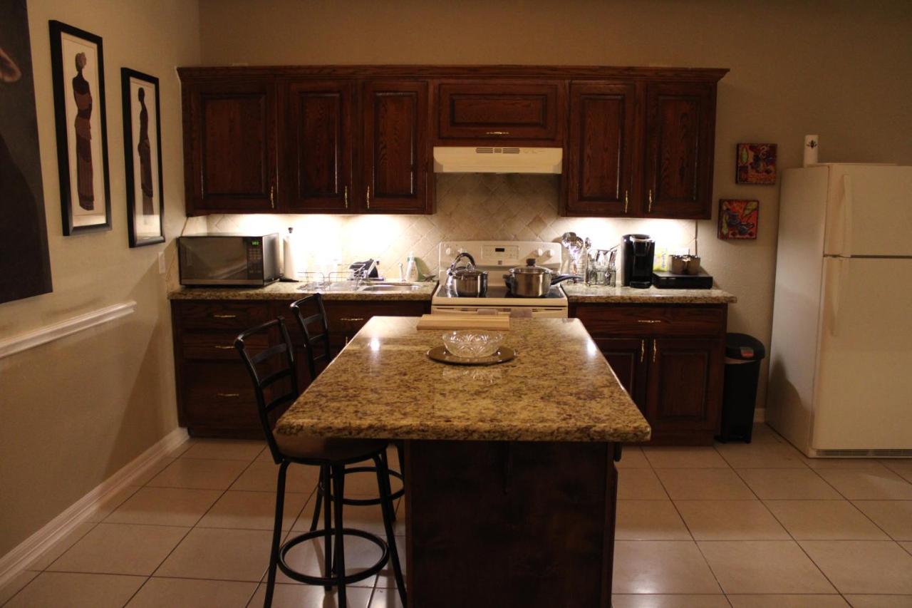 Bed & Breakfast Mcgowen Street Airbnb With Laundry Room Houston