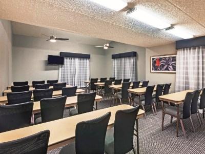Travelodge By Wyndham Cy-fair Houston