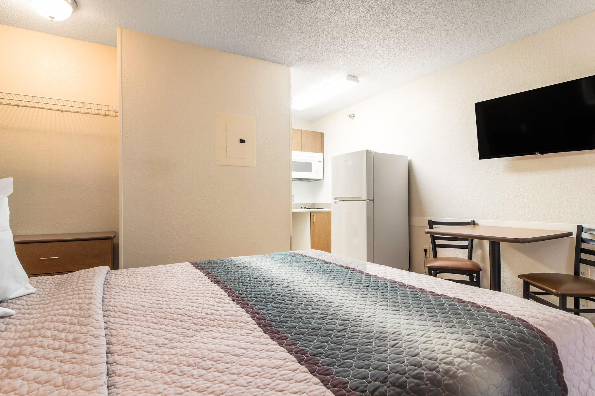 Hometowne - West Oaks Motel 2*