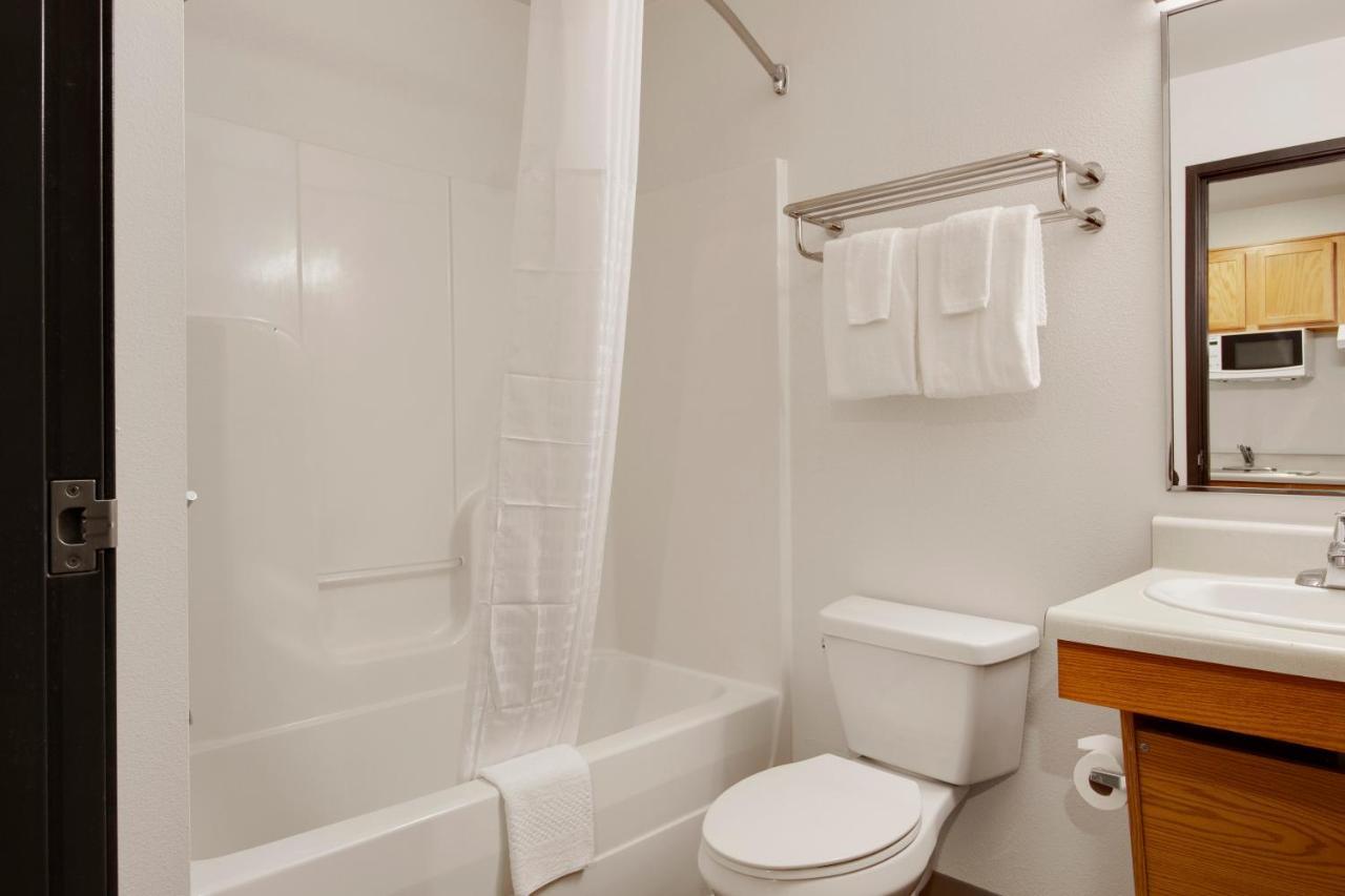 Woodspring Willowbrook Hotel 2*