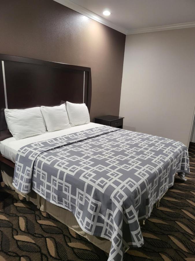 Hotel Palace Sam Race Park West Road 2*