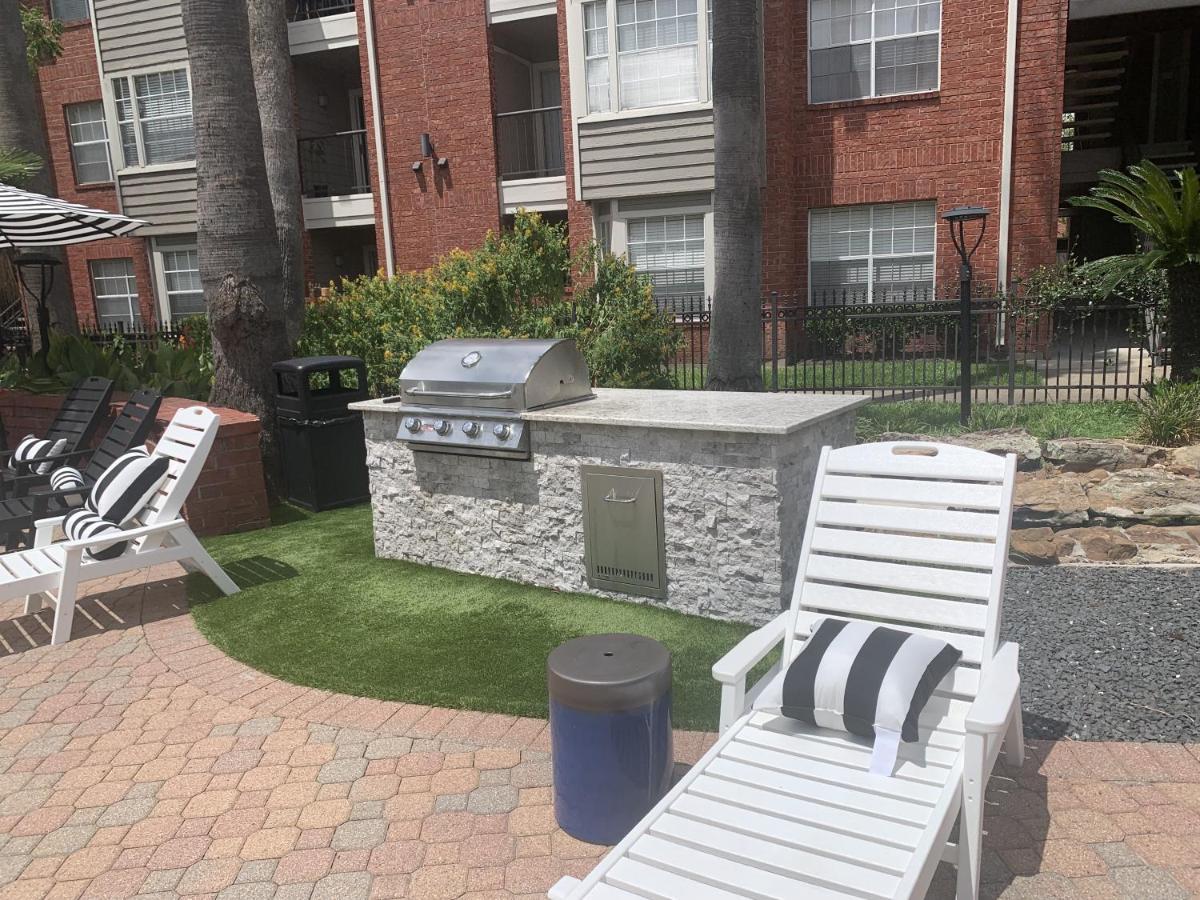 Spacious 2br&2ba Med Center Apt, Free Parking&shuttle Houston