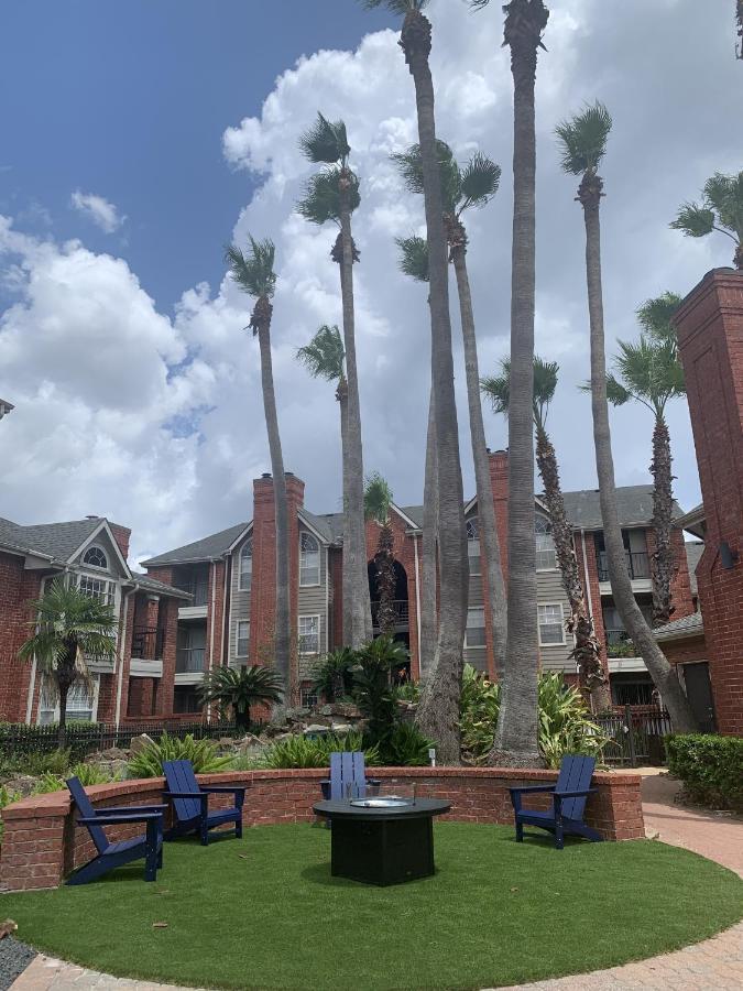 Spacious 2br&2ba Med Center Apt, Free Parking&shuttle * Houston