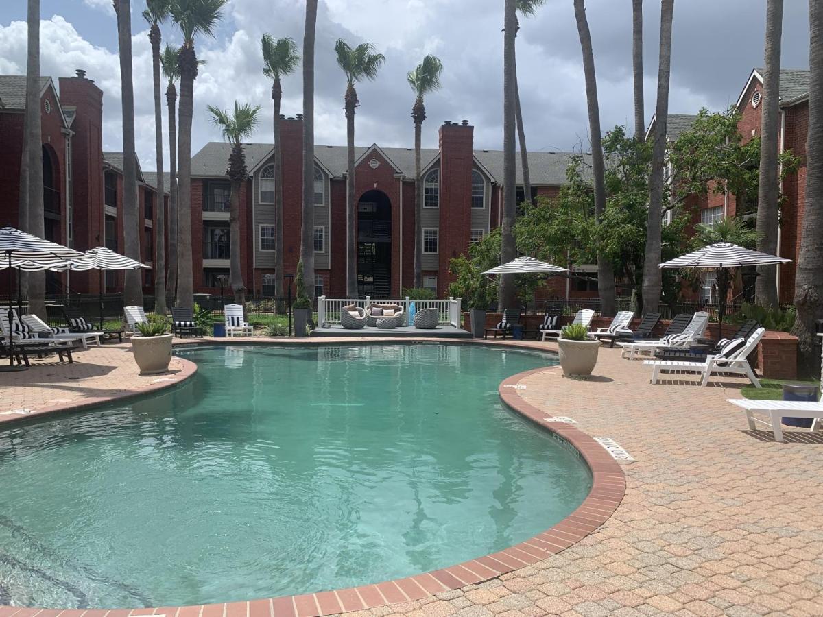 Spacious 2br&2ba Med Center Apt, Free Parking&shuttle * Houston