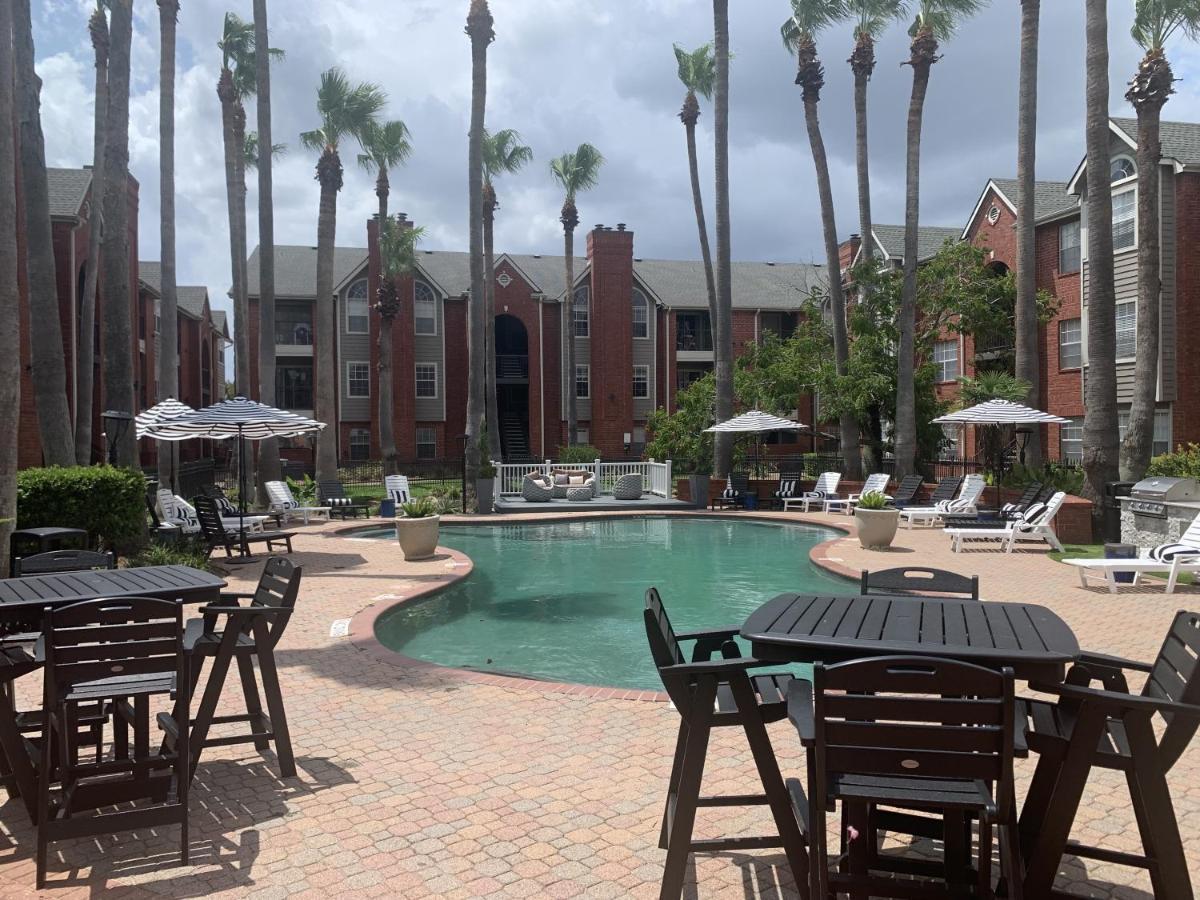 Apartment Spacious 2br&2ba Med Center Apt, Free Parking&shuttle Houston