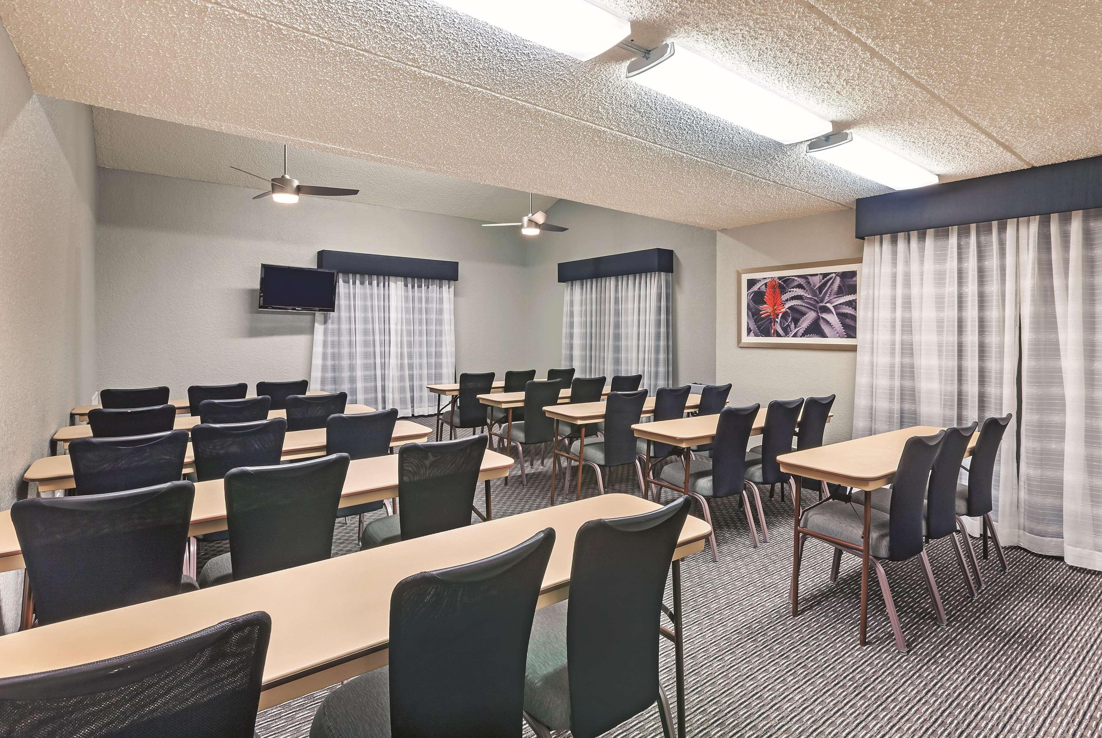 Travelodge By Wyndham Cy-fair Hotel
