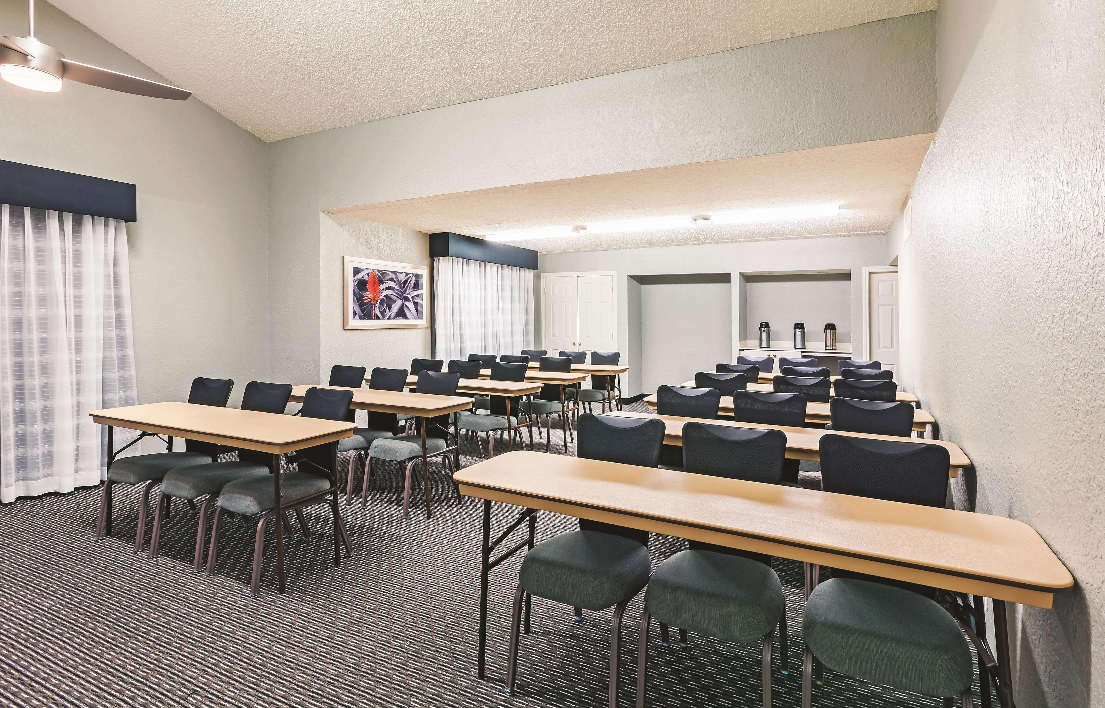Travelodge By Wyndham Cy-fair 3* Houston