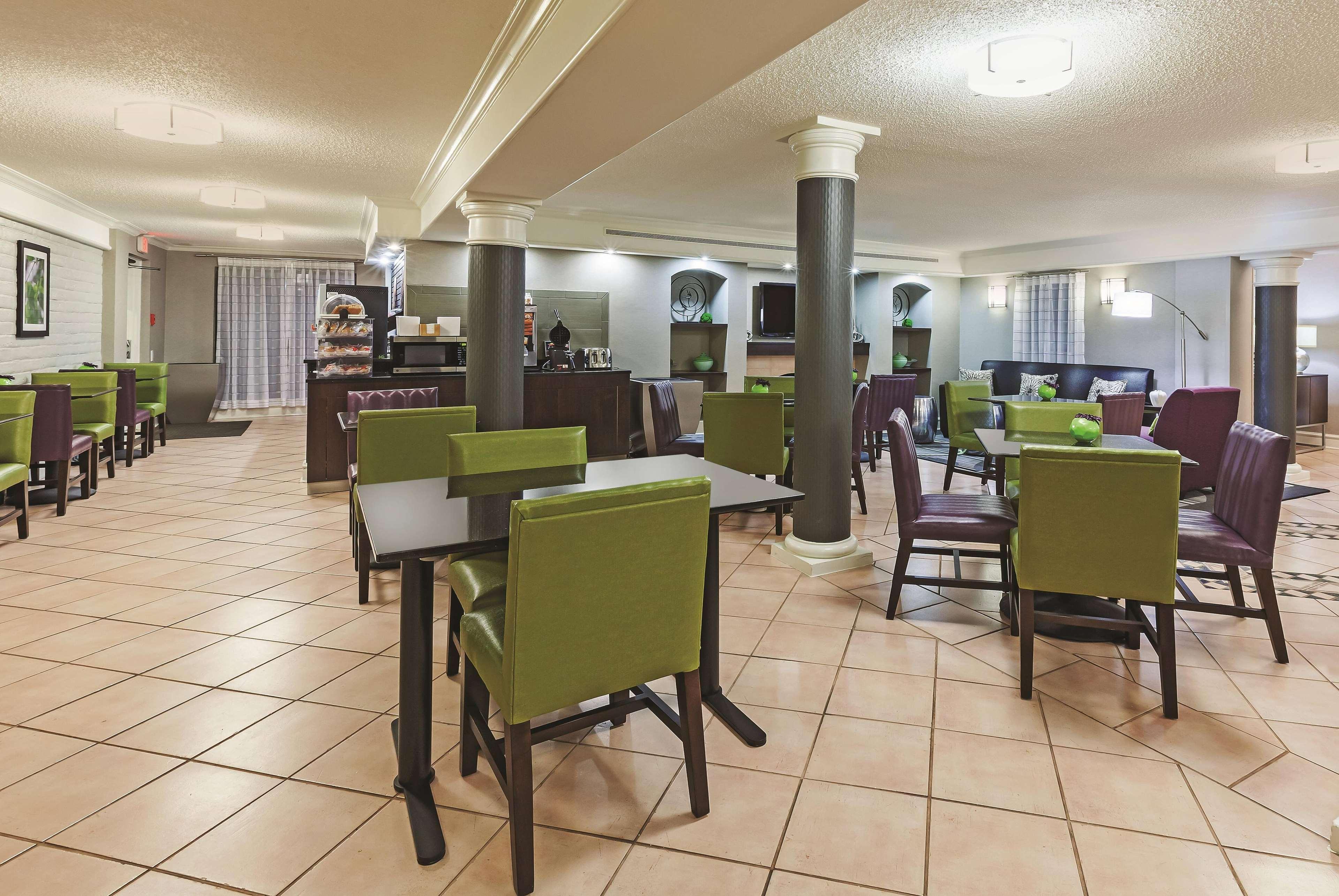 Travelodge By Wyndham Cy-fair 3*