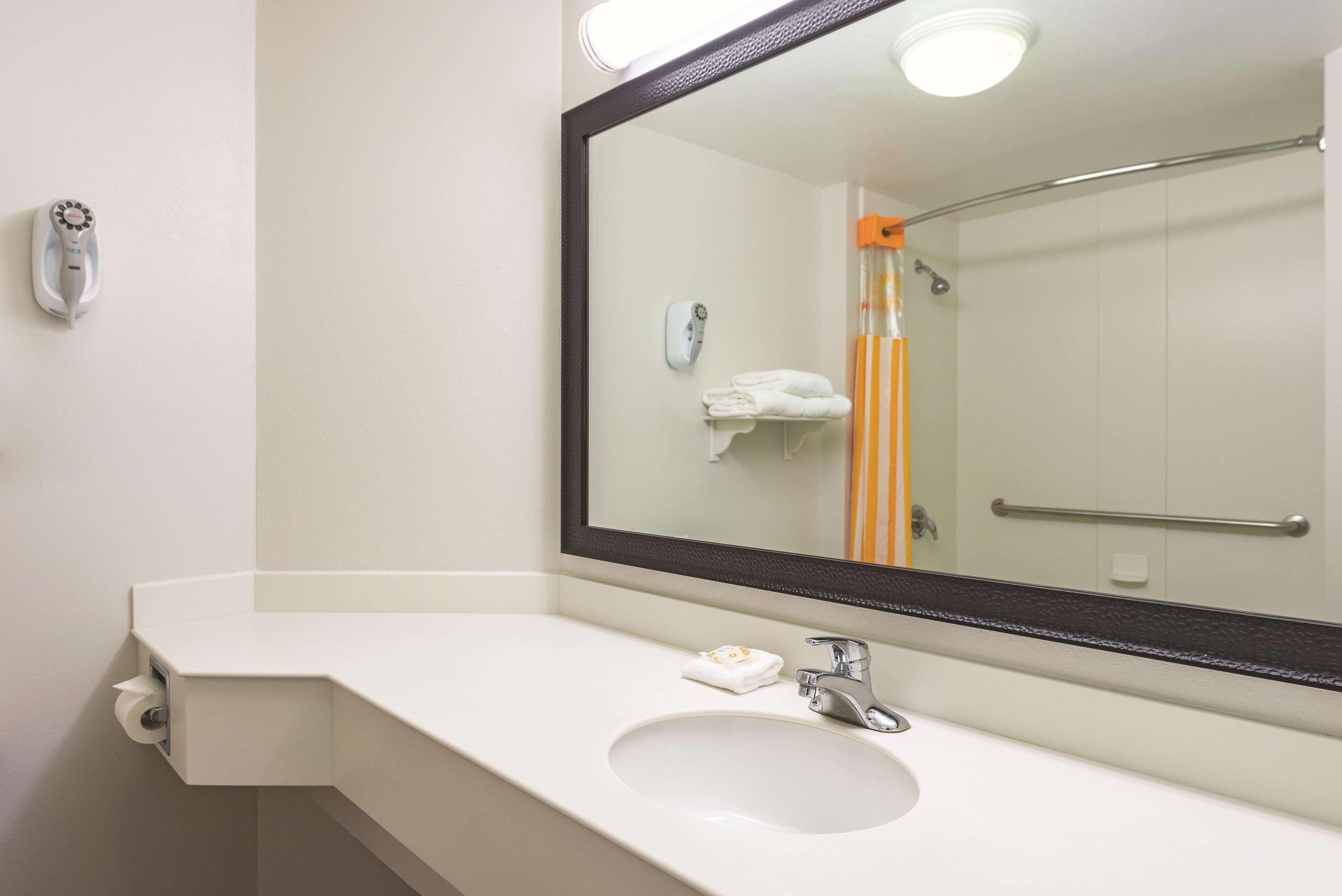 Travelodge By Wyndham Cy-fair