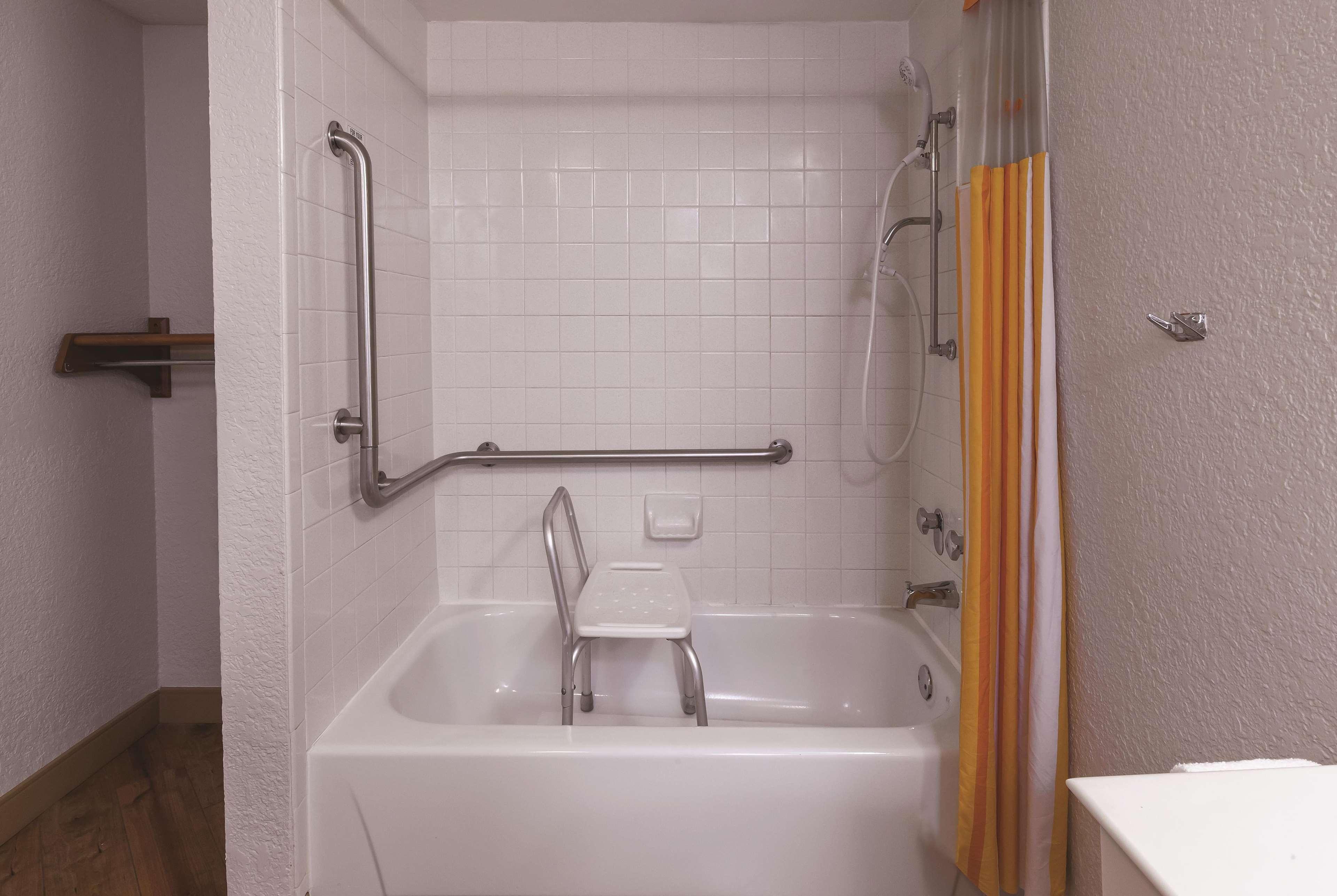 Travelodge By Wyndham Cy-fair Hotel Houston