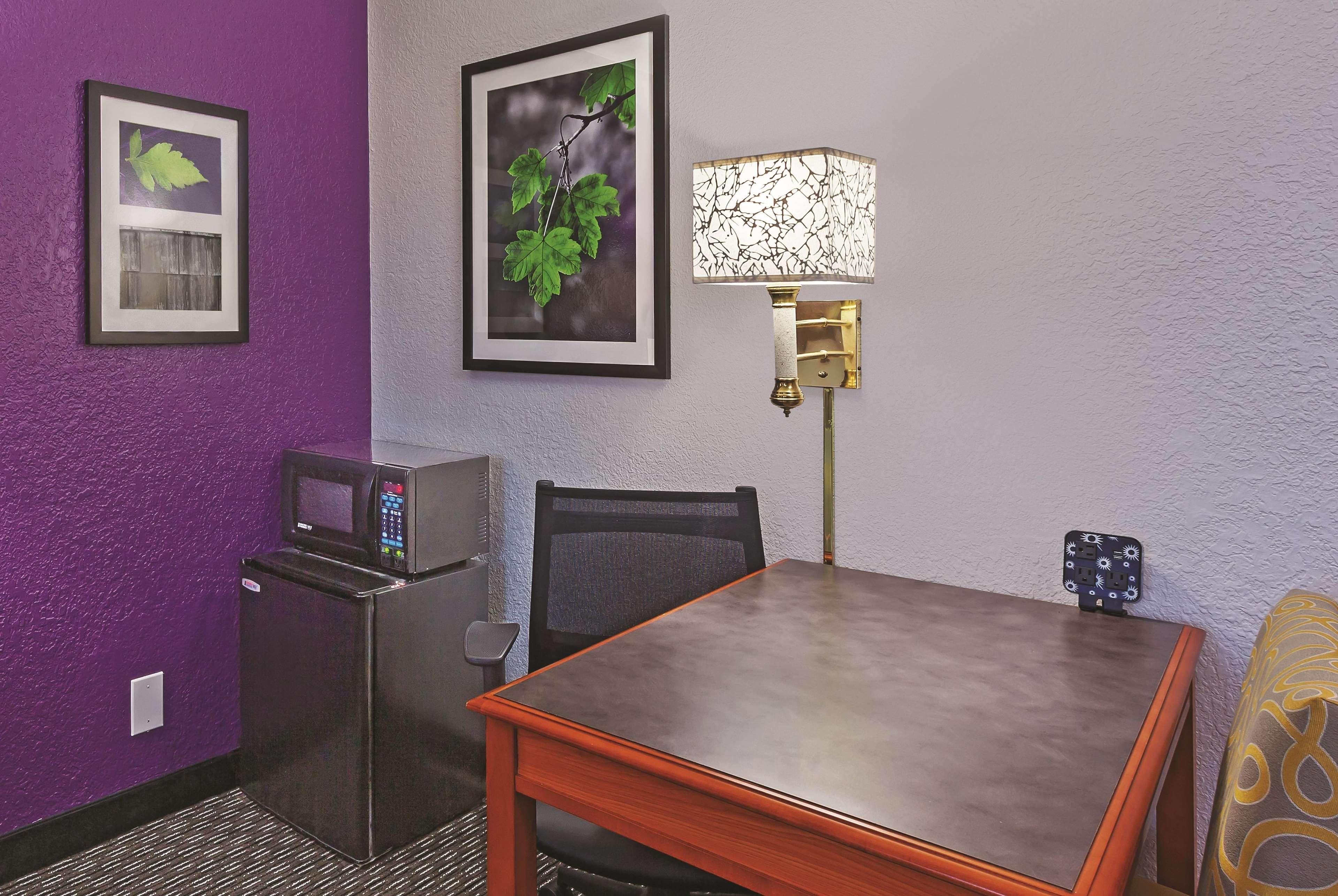 Travelodge By Wyndham Cy-fair Houston