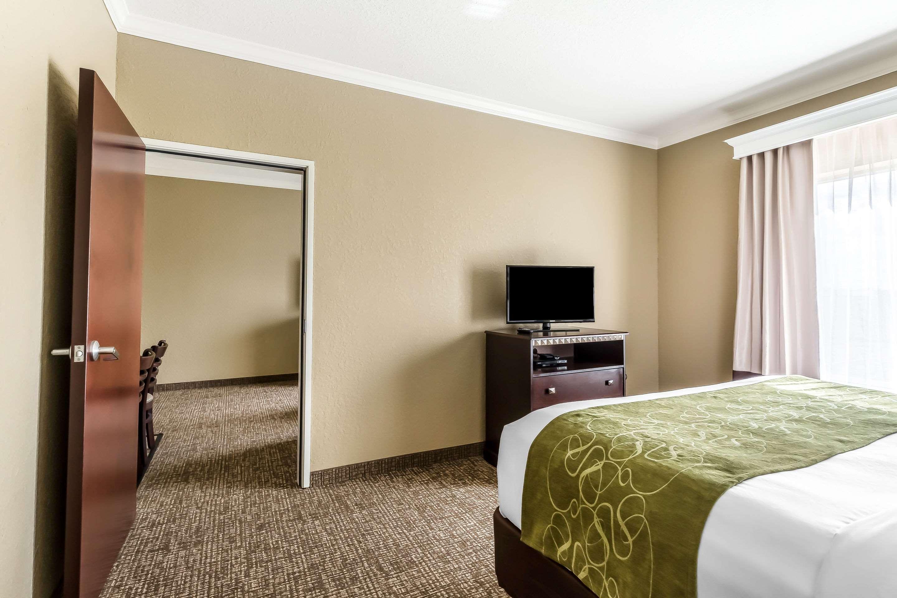 Comfort Houston Iah Airport - Beltway 8 Hotel 3*