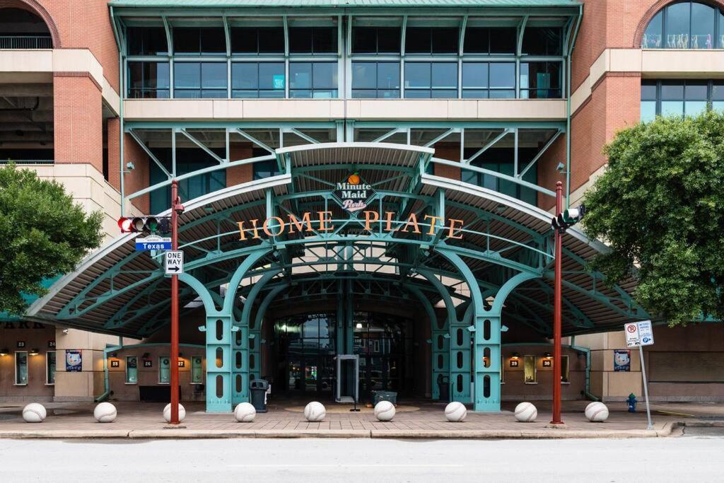 Charming Apt Close To Med Ctr Nrg Downtown Houston