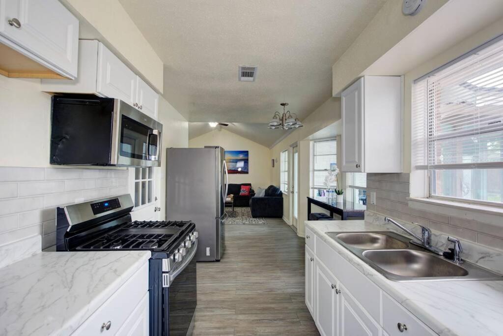 Good Vibes 4 Bedroom With Private Pool, Close To Loop Houston