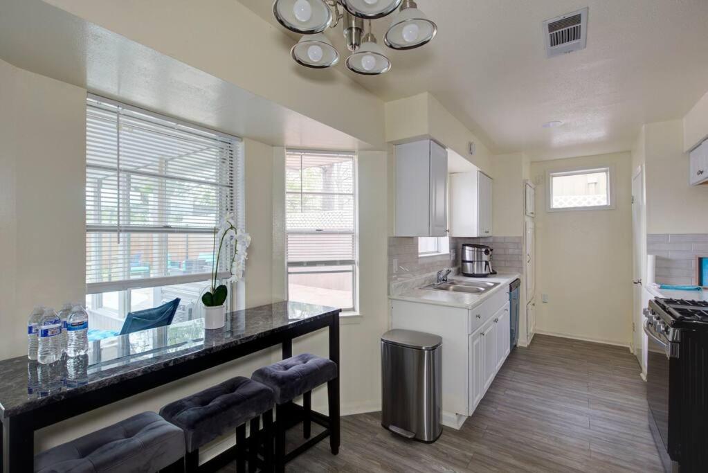 Good Vibes 4 Bedroom With Private Pool, Close To Loop *