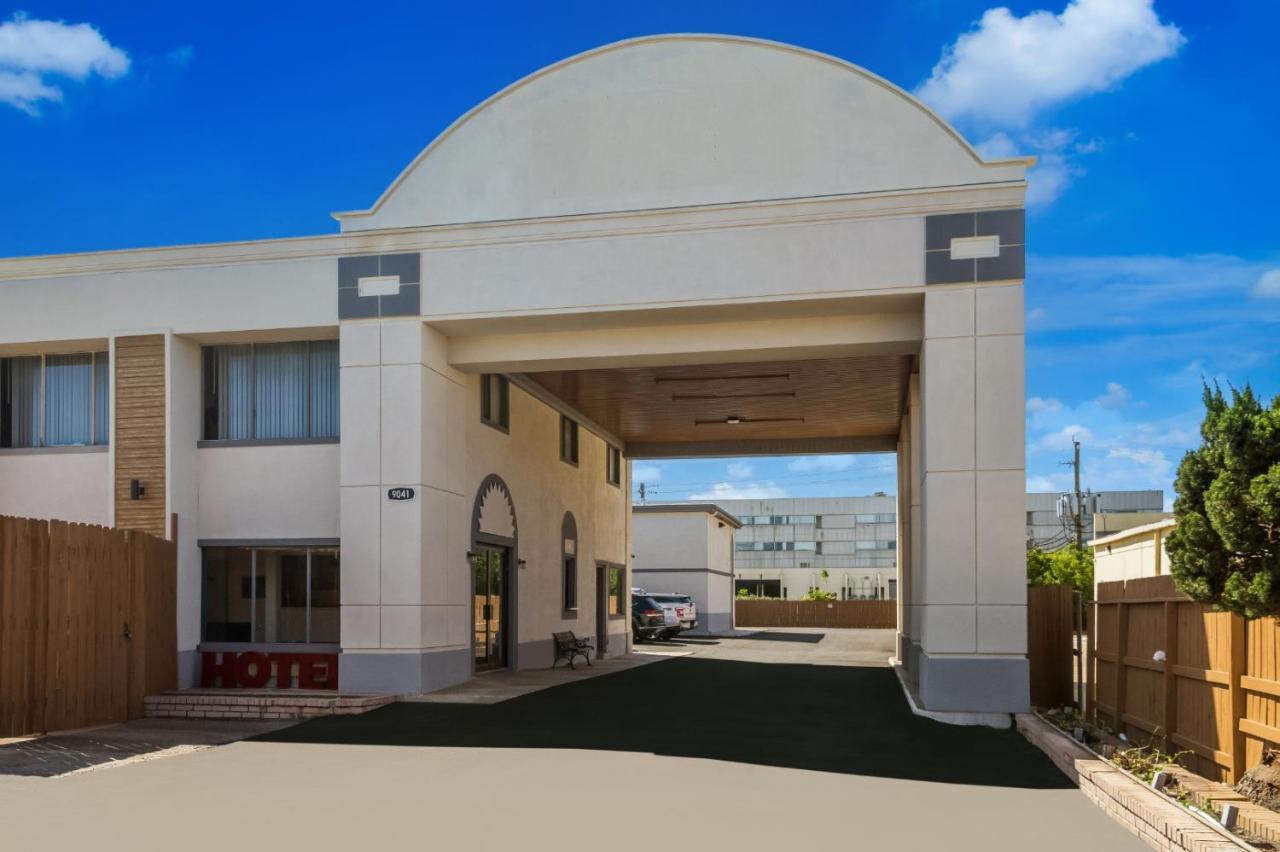 Signature Galleria Hotel