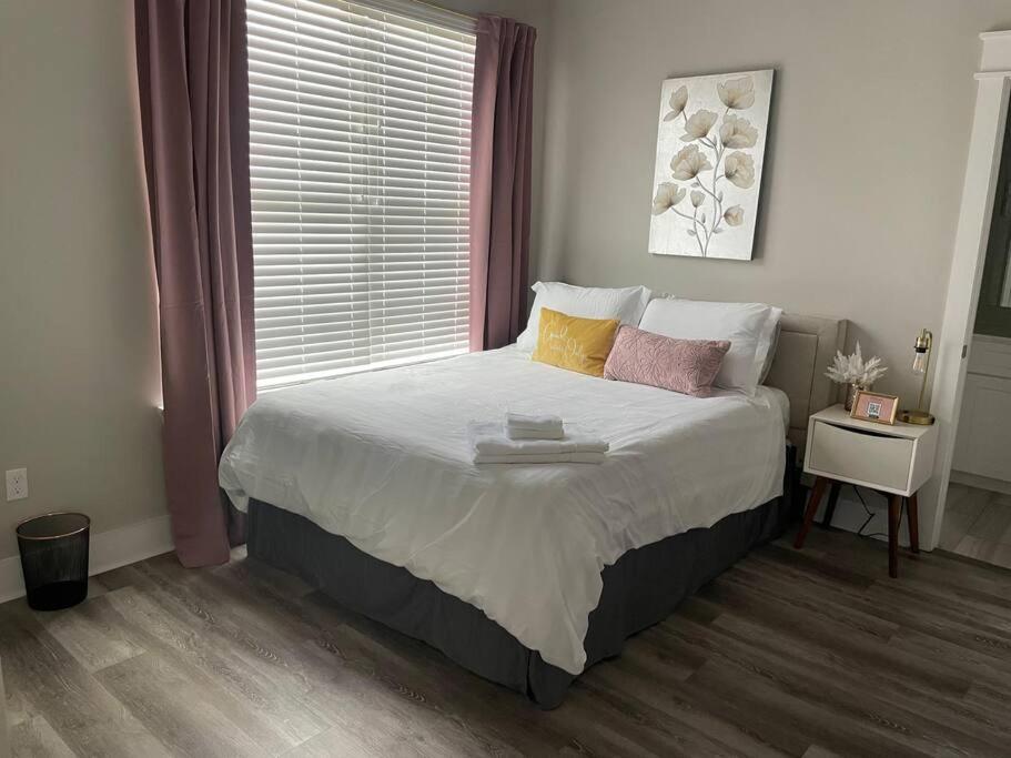 3 Bedroom 5-7min From Downtown
