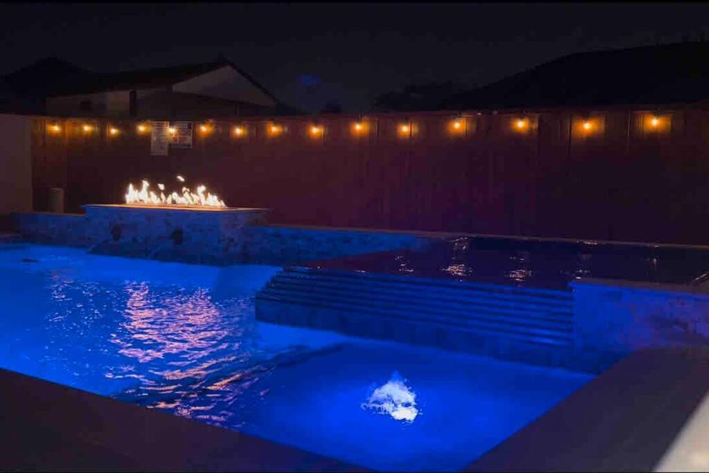 Beautiful Modern Home! Pool And Spa. Houston