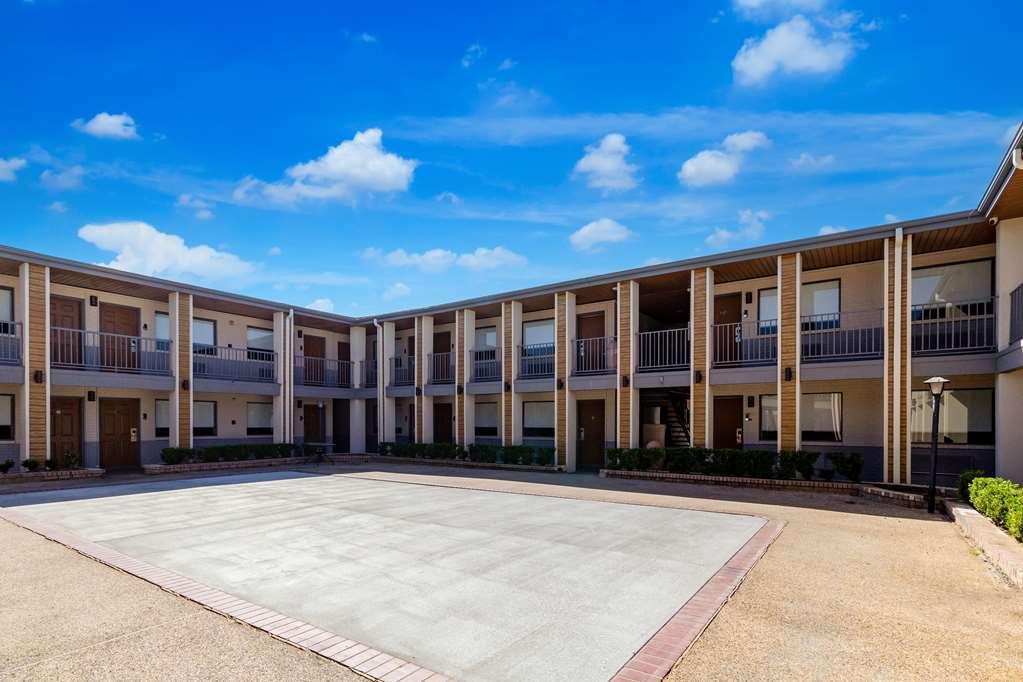 Signature Galleria Hotel