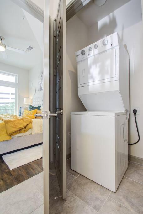 Luxury Living Downtown Kingbed. Apartment Houston