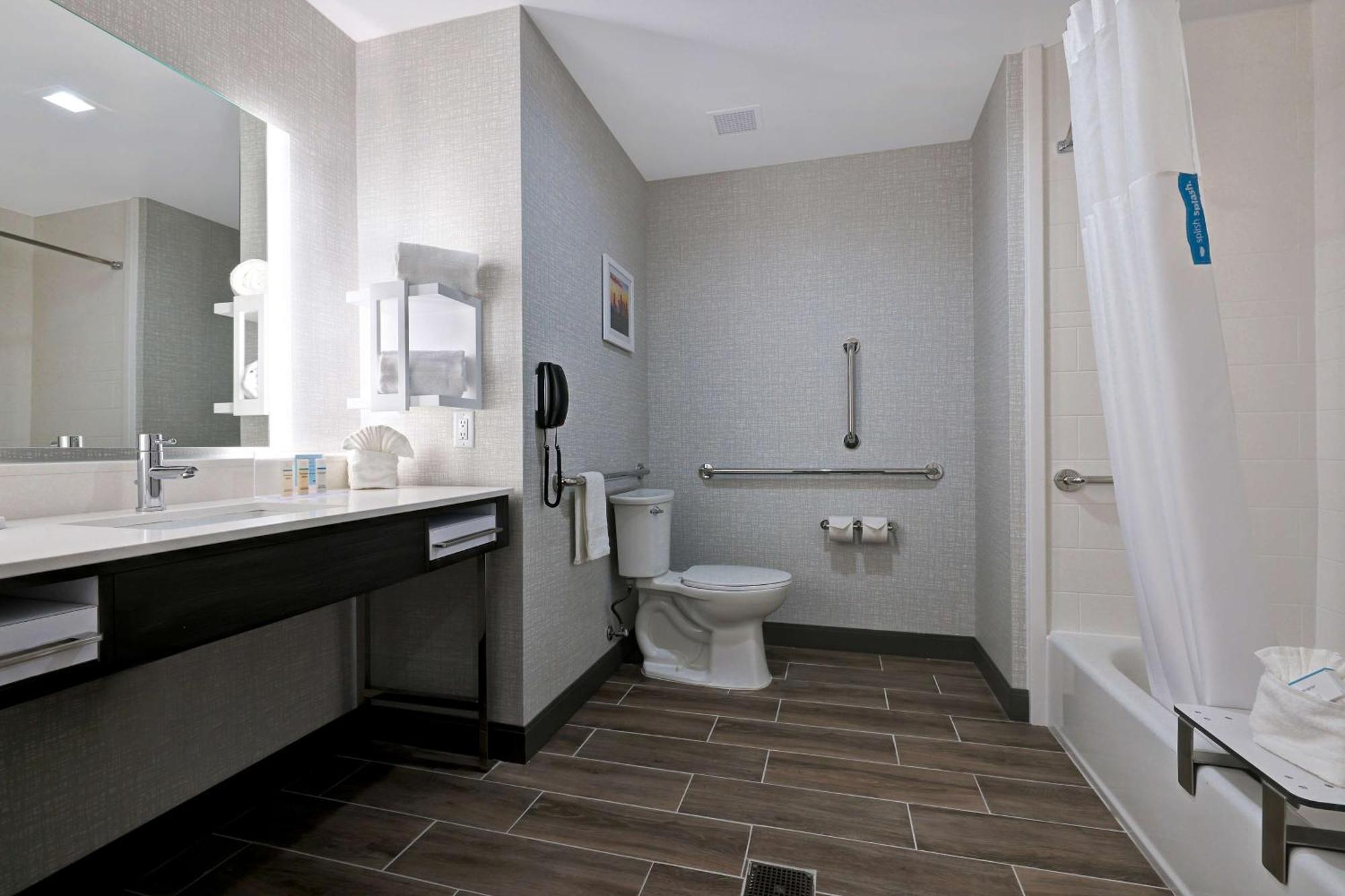 Hampton & East Beltway 8, Tx 3* Houston