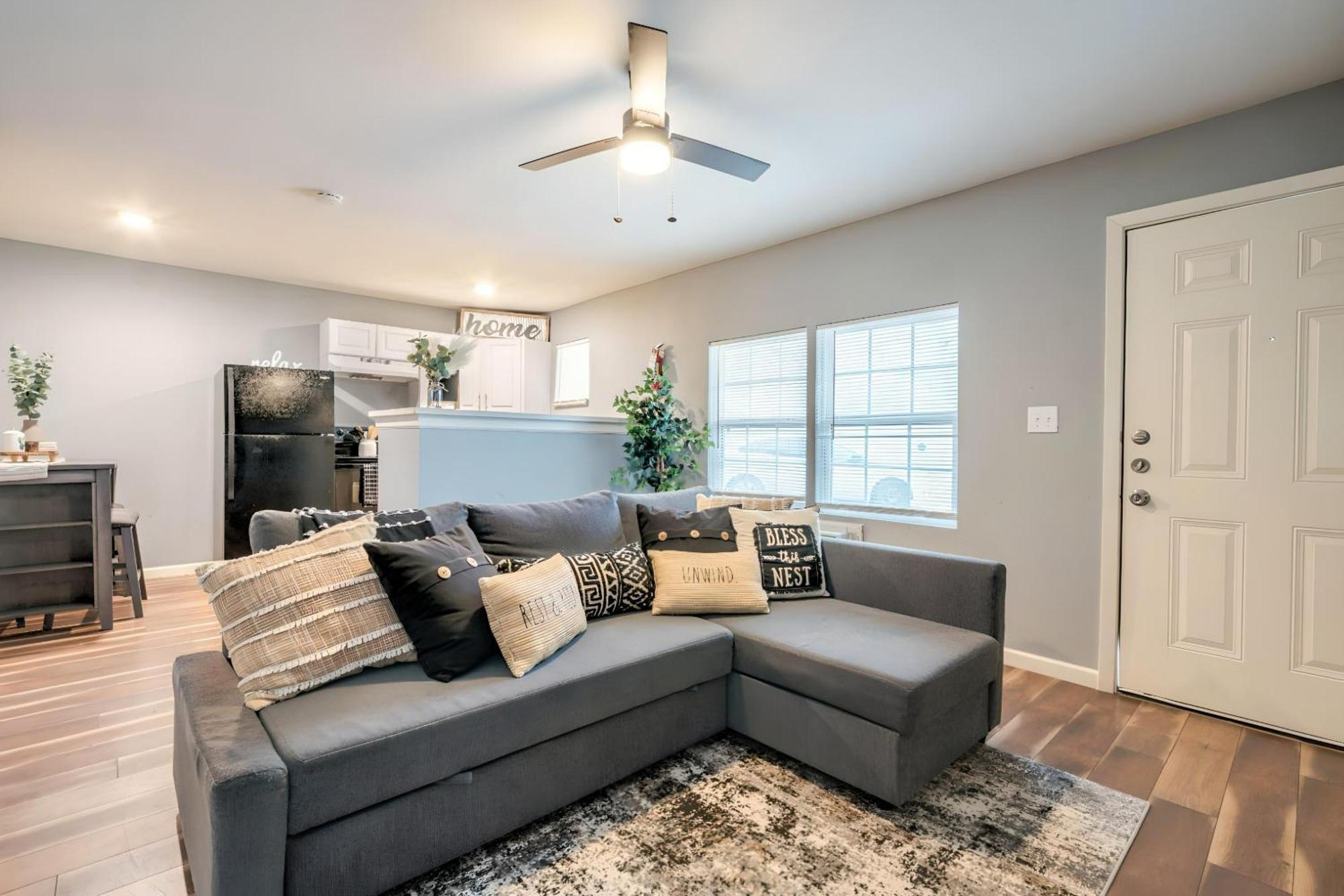 Spacious & Comfy Retreat L Hobby L Downtown L Nrg * Houston