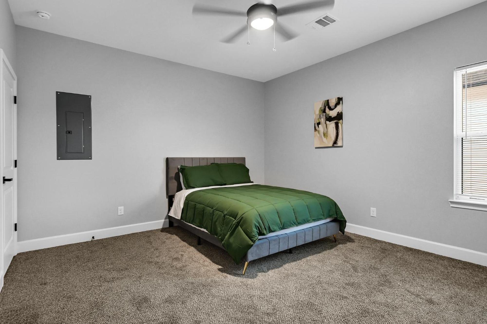 Instant 3 Bedroom 4 Beds 2bath! 15 Min From Downtown, Medical Center, Convention Center, Toyota Center, And Aquarium! Holiday home