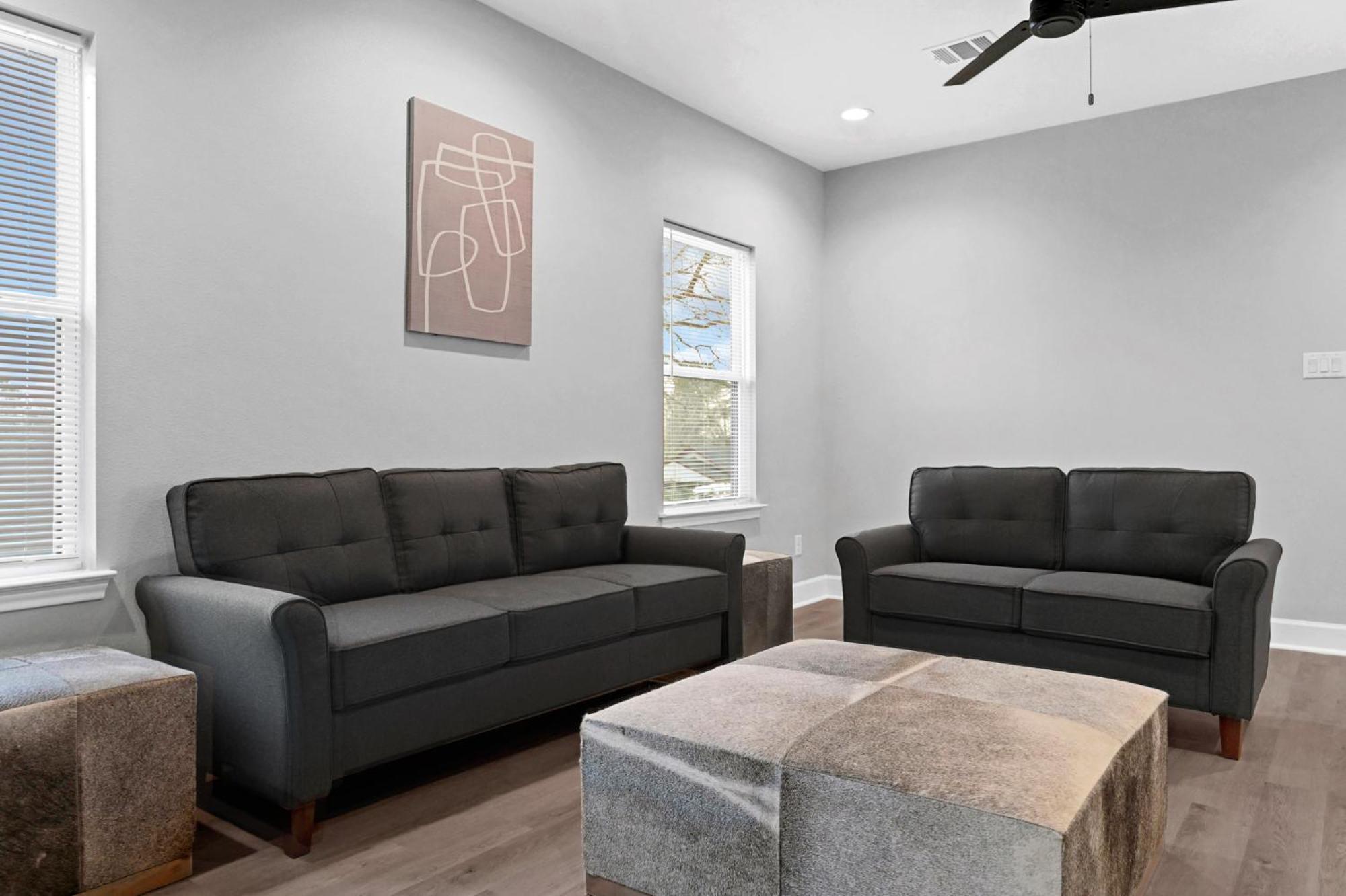Instant 3 Bedroom 4 Beds 2bath! 15 Min From Downtown, Medical Center, Convention Center, Toyota Center, And Aquarium! * Houston