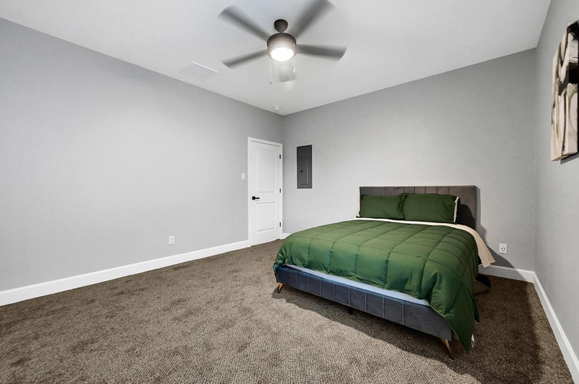 Holiday home Instant 3 Bedroom 4 Beds 2bath! 15 Min From Downtown, Medical Center, Convention Center, Toyota Center, And Aquarium! Houston