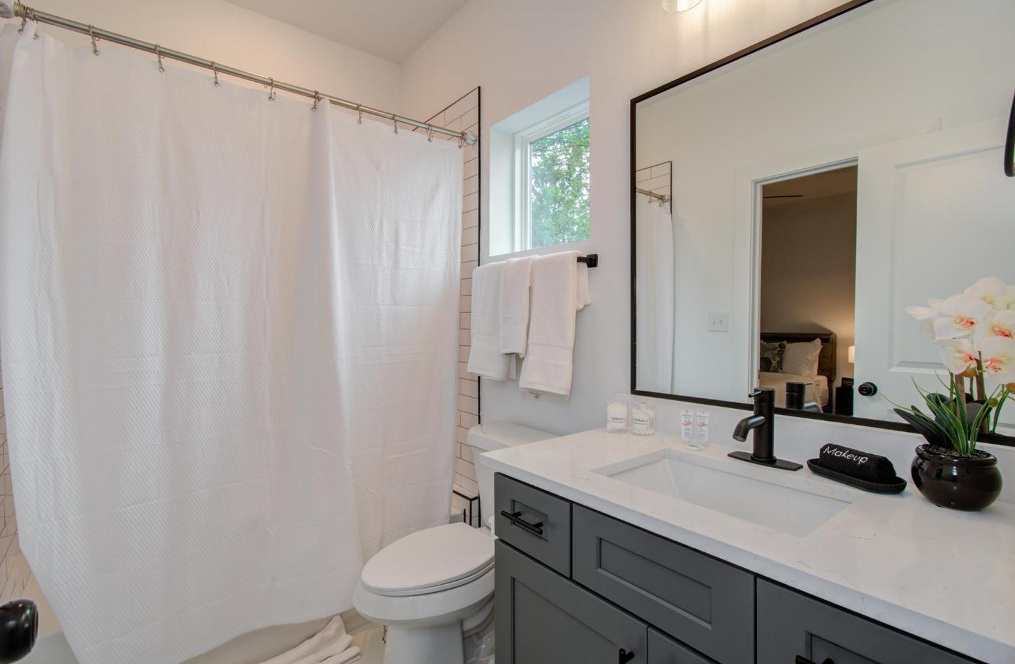 Urban Luxe Getaway 4 Mins To Dt Newly Built Holiday home Houston