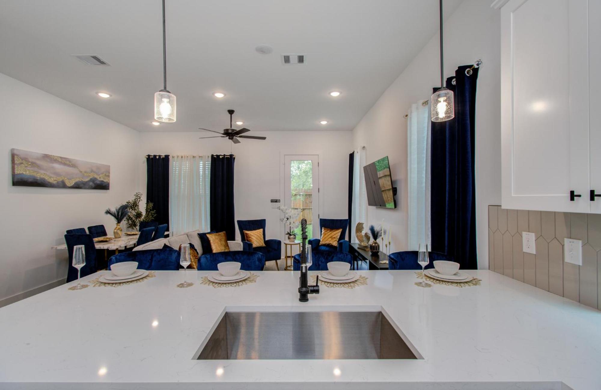 Urban Luxe Getaway 4 Mins To Dt Newly Built Houston