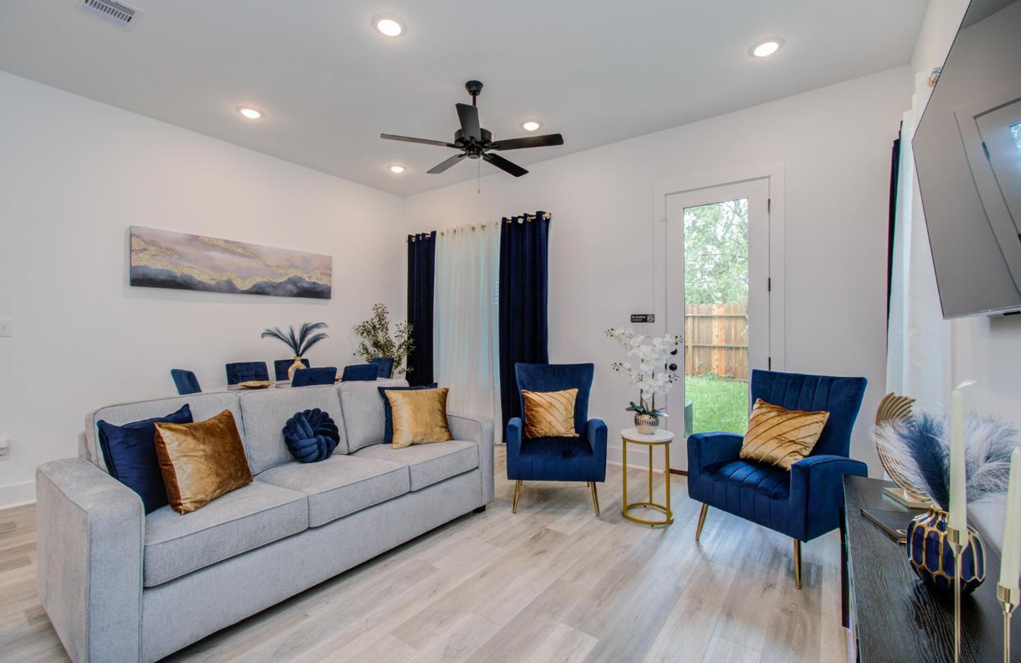 Urban Luxe Getaway 4 Mins To Dt Newly Built Holiday home