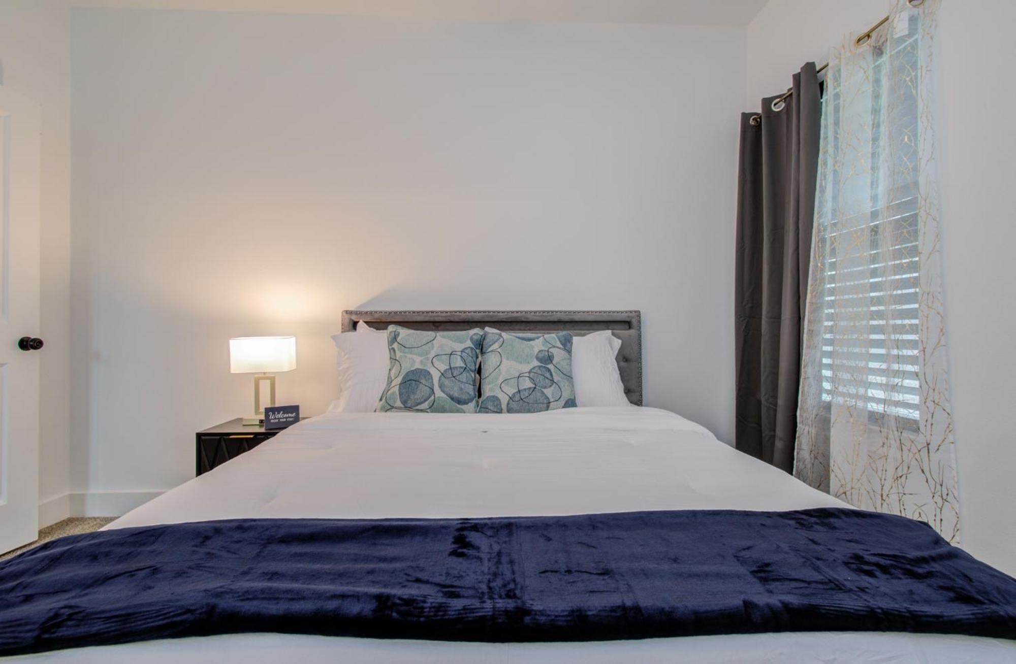 Urban Luxe Getaway 4 Mins To Dt Newly Built Holiday home *